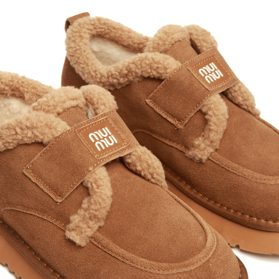 Трендові черевики з лого