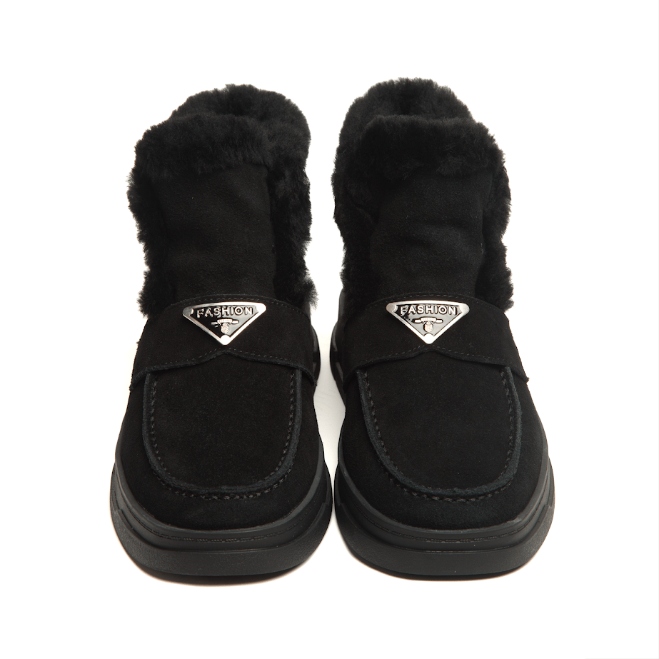 Жіночі зимові черевики в чорному кольорі