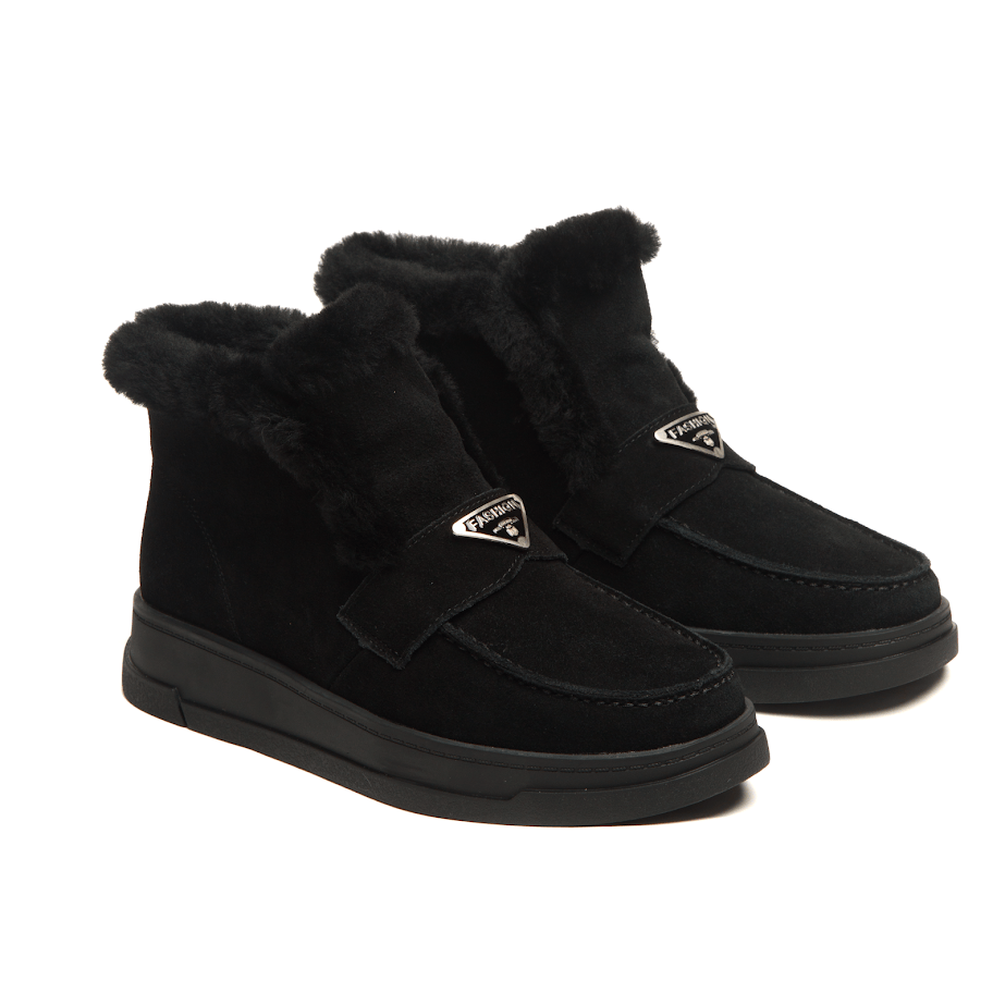 Жіночі зимові черевики в чорному кольорі