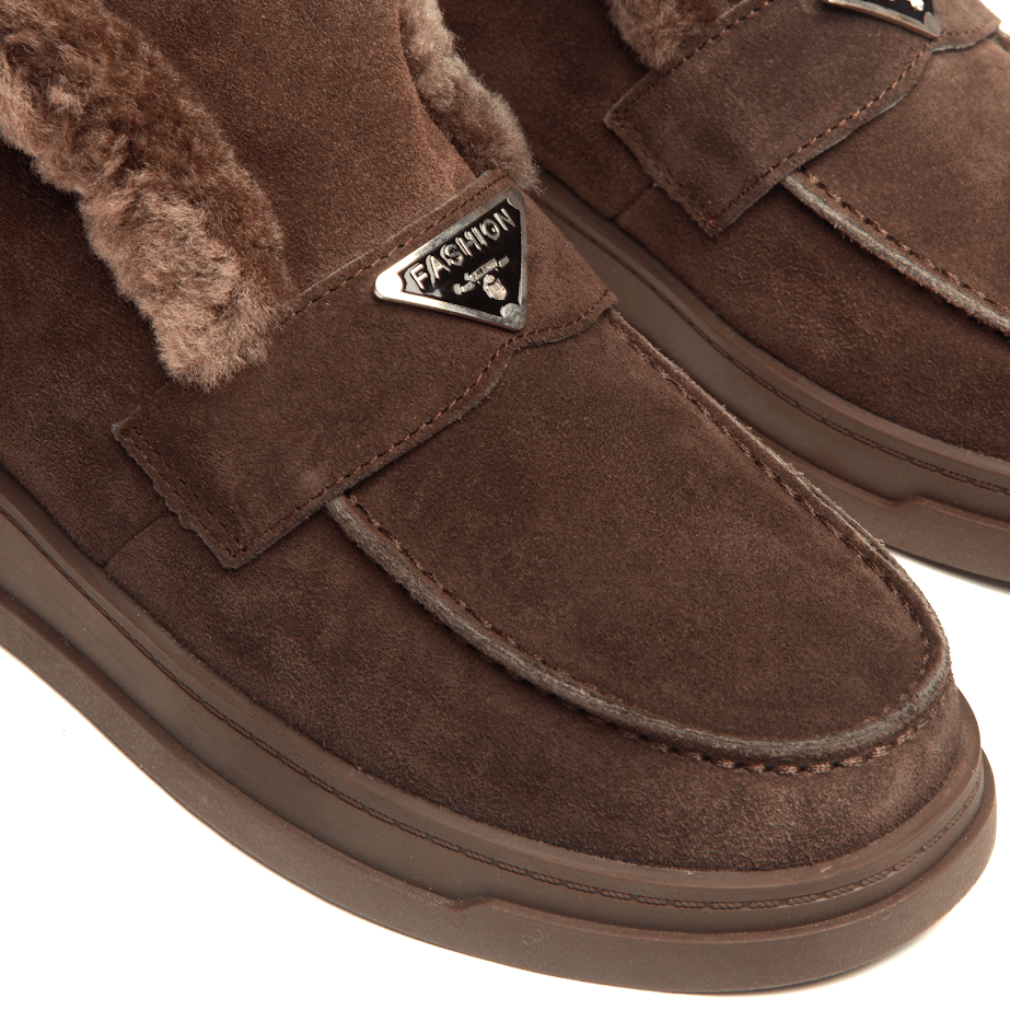 Жіночі зимові черевики в шоколадному кольорі