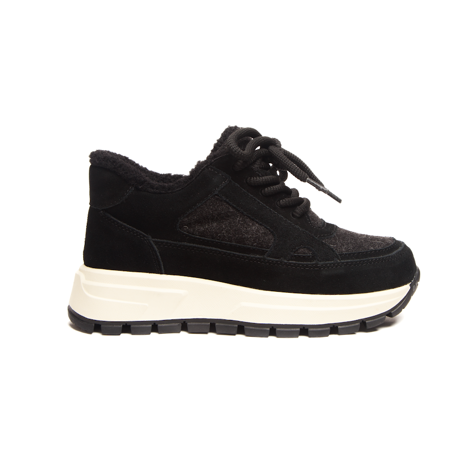 Чорні зимові кросівки з поєднанням замшу та хутра