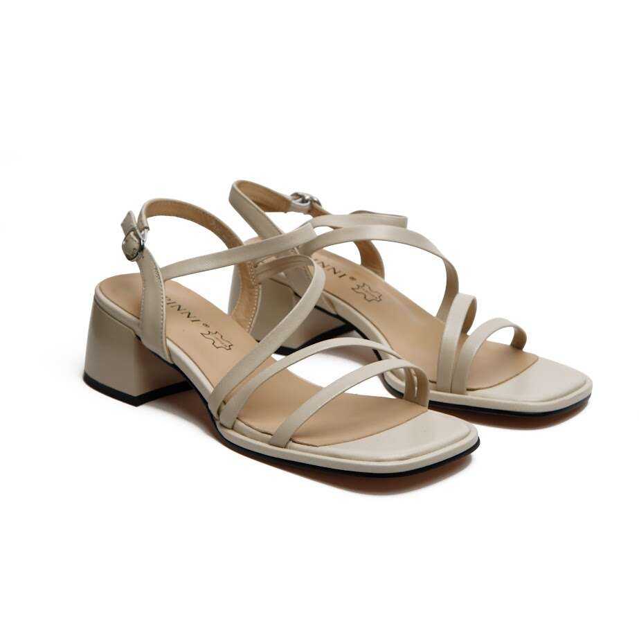 Босоніжки Бежевого Кольору з Натуральної Шкіри на Стійкому Каблуці