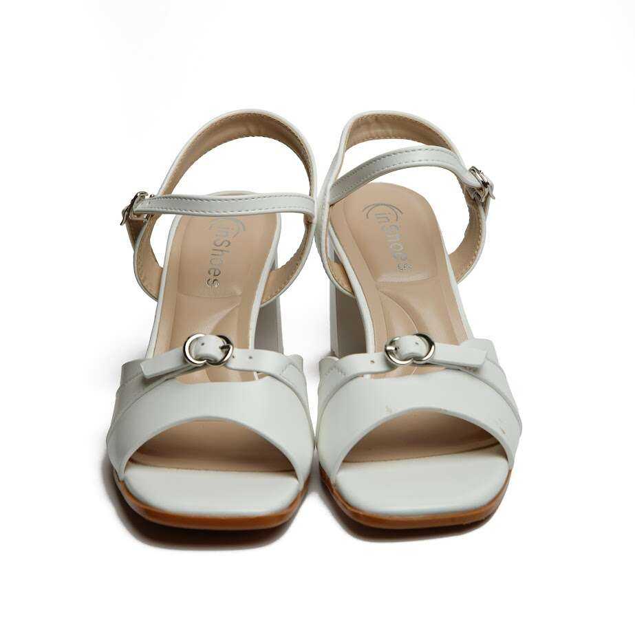 Жіночі Босоніжки Білого Кольору з Екошкіри на Стійкому Каблуці